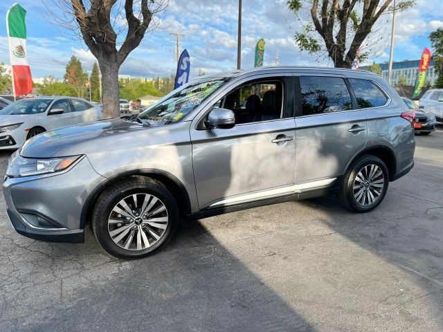 Mitsubishi Outlander Vehicle Full-screen Gallery Image 02