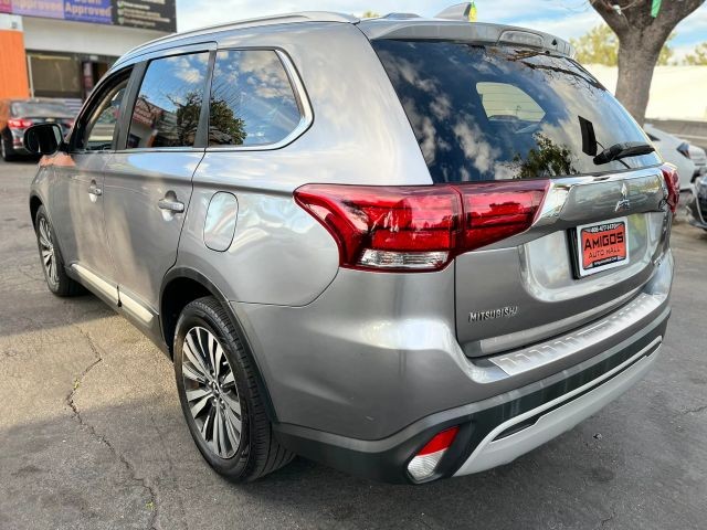 Mitsubishi Outlander Vehicle Full-screen Gallery Image 03