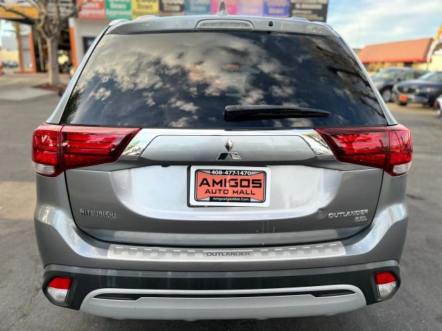 Mitsubishi Outlander Vehicle Full-screen Gallery Image 04