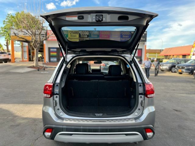 Mitsubishi Outlander Vehicle Full-screen Gallery Image 09