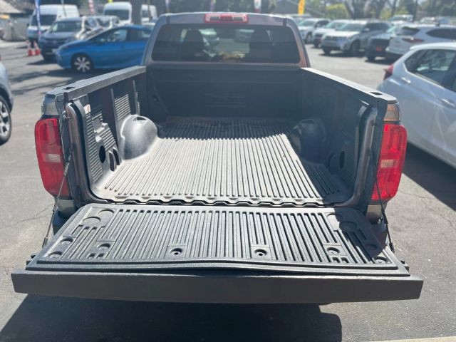 Chevrolet Colorado Vehicle Full-screen Gallery Image 13