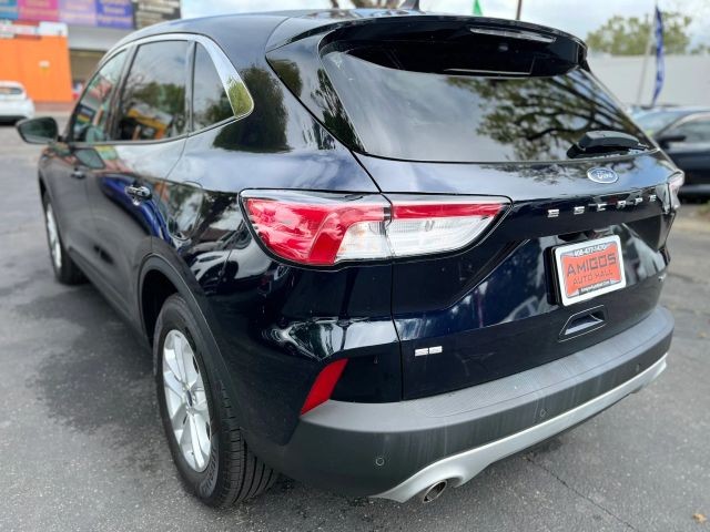 Ford Escape Vehicle Full-screen Gallery Image 03