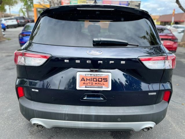 Ford Escape Vehicle Full-screen Gallery Image 04