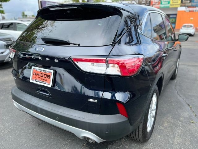 Ford Escape Vehicle Full-screen Gallery Image 05