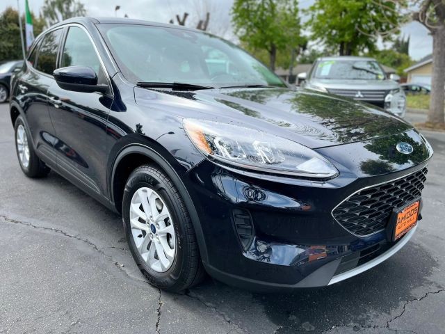 Ford Escape Vehicle Full-screen Gallery Image 06