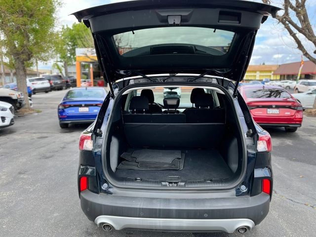 Ford Escape Vehicle Full-screen Gallery Image 08