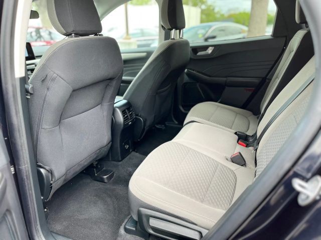 Ford Escape Vehicle Full-screen Gallery Image 10