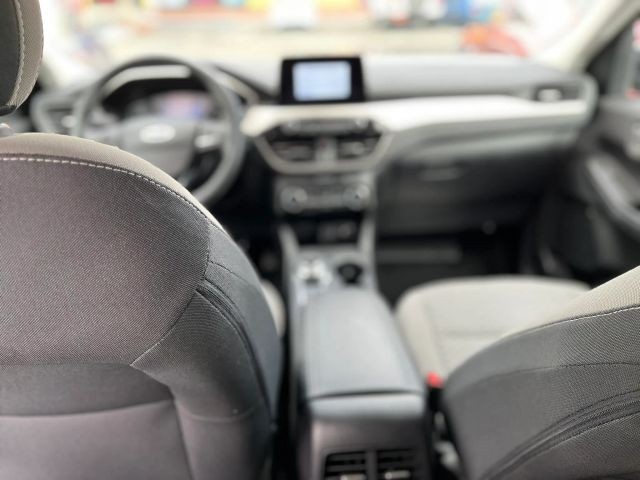 Ford Escape Vehicle Full-screen Gallery Image 11