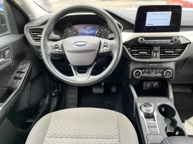 Ford Escape Vehicle Full-screen Gallery Image 12