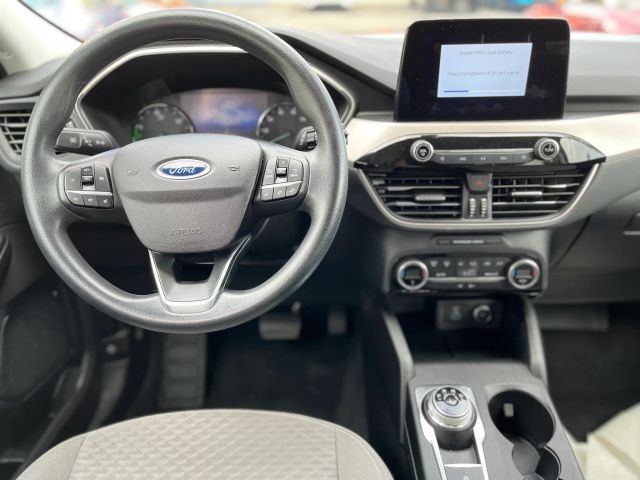 Ford Escape Vehicle Full-screen Gallery Image 13