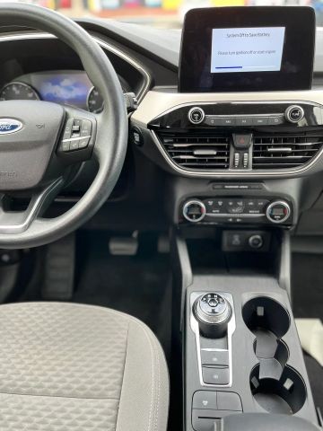 Ford Escape Vehicle Full-screen Gallery Image 14