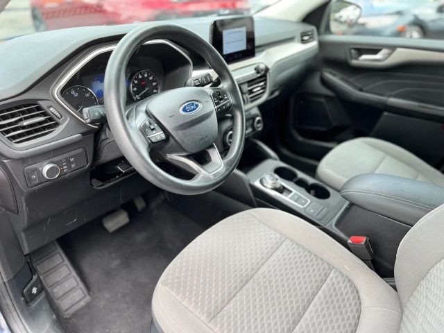 Ford Escape Vehicle Full-screen Gallery Image 15