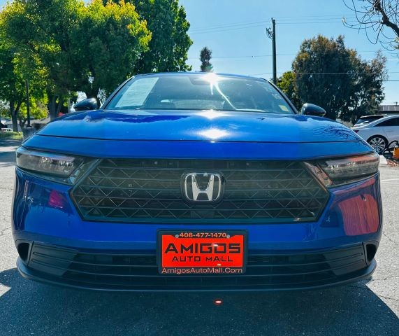 Honda Accord Hybrid Vehicle Full-screen Gallery Image 02