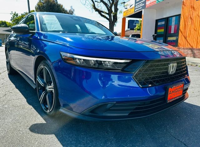 Honda Accord Hybrid Vehicle Full-screen Gallery Image 03