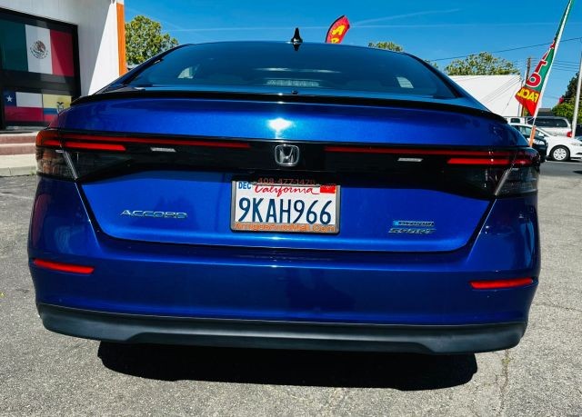 Honda Accord Hybrid Vehicle Full-screen Gallery Image 05