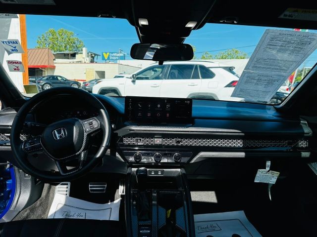 Honda Accord Hybrid Vehicle Full-screen Gallery Image 09