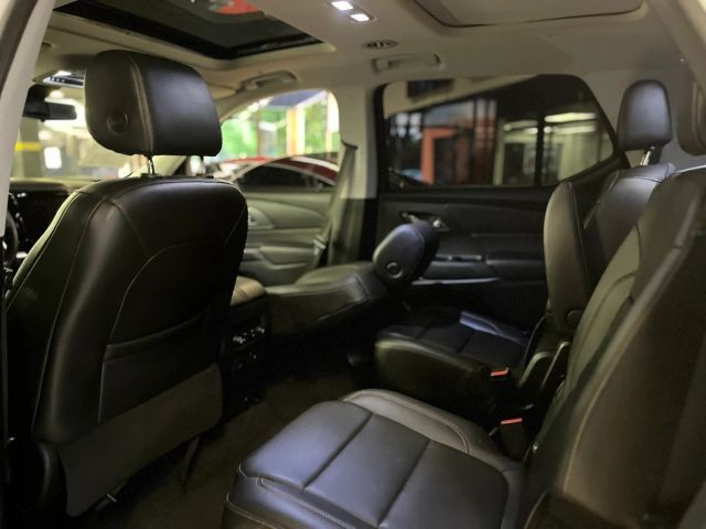 Chevrolet Traverse Vehicle Full-screen Gallery Image 12