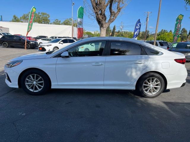 Hyundai Sonata Vehicle Full-screen Gallery Image 02