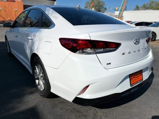 Hyundai Sonata Vehicle Full-screen Gallery Image 03