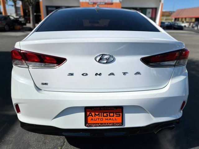 Hyundai Sonata Vehicle Full-screen Gallery Image 04