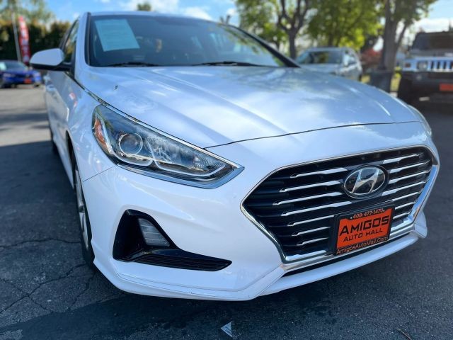 Hyundai Sonata Vehicle Full-screen Gallery Image 07