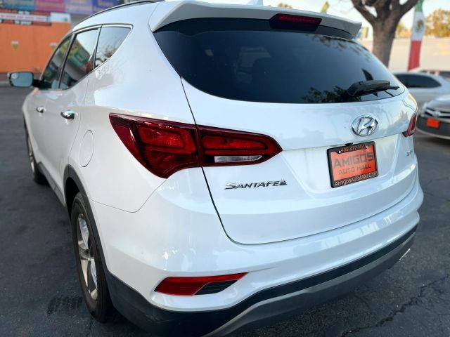 Hyundai Santa Fe Sport Vehicle Full-screen Gallery Image 03