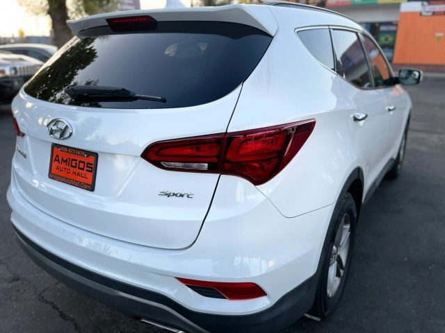 Hyundai Santa Fe Sport Vehicle Full-screen Gallery Image 05