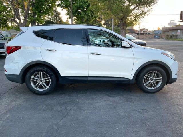 Hyundai Santa Fe Sport Vehicle Full-screen Gallery Image 06