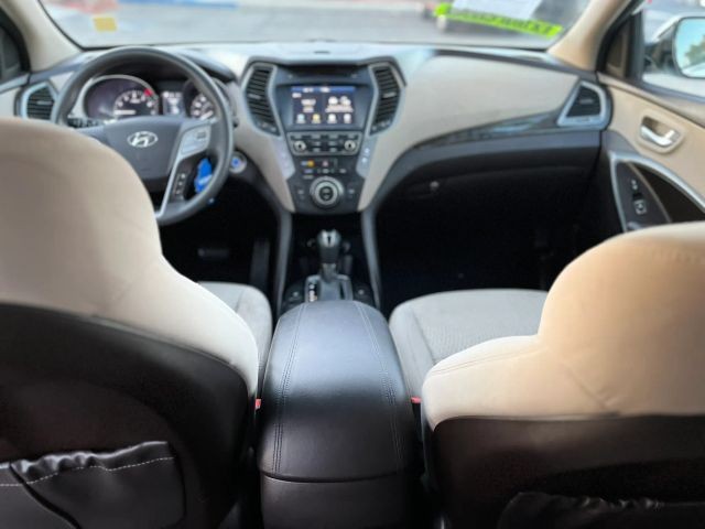 Hyundai Santa Fe Sport Vehicle Full-screen Gallery Image 10