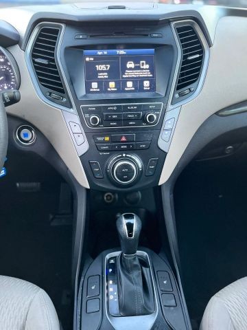 Hyundai Santa Fe Sport Vehicle Full-screen Gallery Image 13