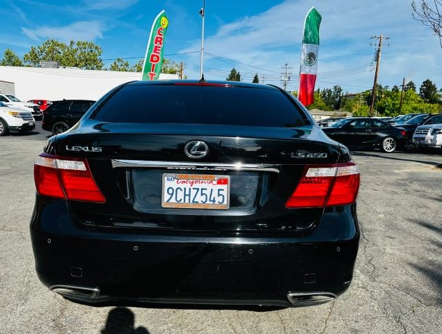 Lexus LS 460 Vehicle Full-screen Gallery Image 05