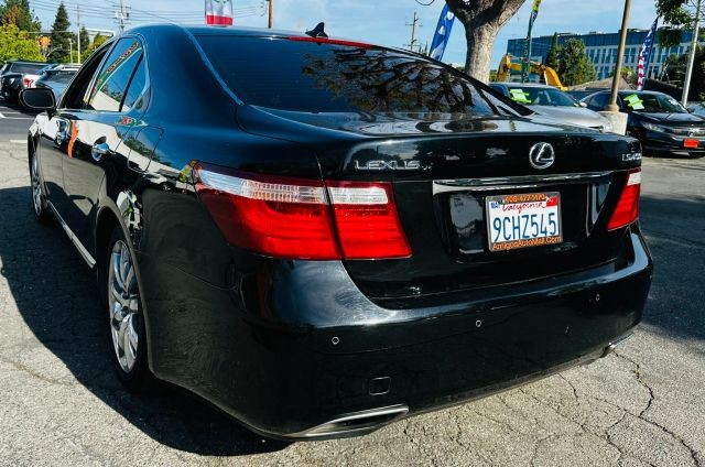 Lexus LS 460 Vehicle Full-screen Gallery Image 06