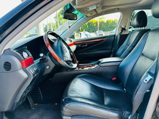 Lexus LS 460 Vehicle Full-screen Gallery Image 07