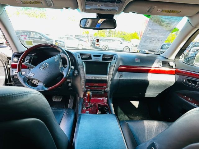 Lexus LS 460 Vehicle Full-screen Gallery Image 10