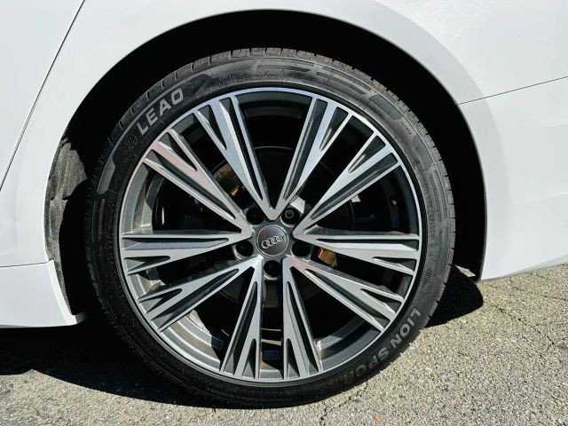 Audi A6 Vehicle Full-screen Gallery Image 11