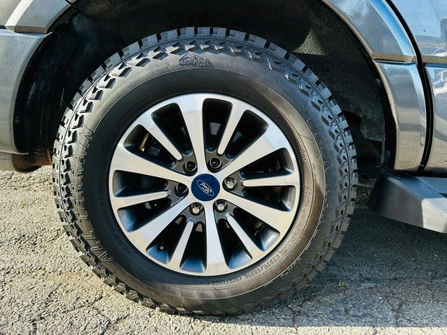 Ford Expedition Vehicle Full-screen Gallery Image 12