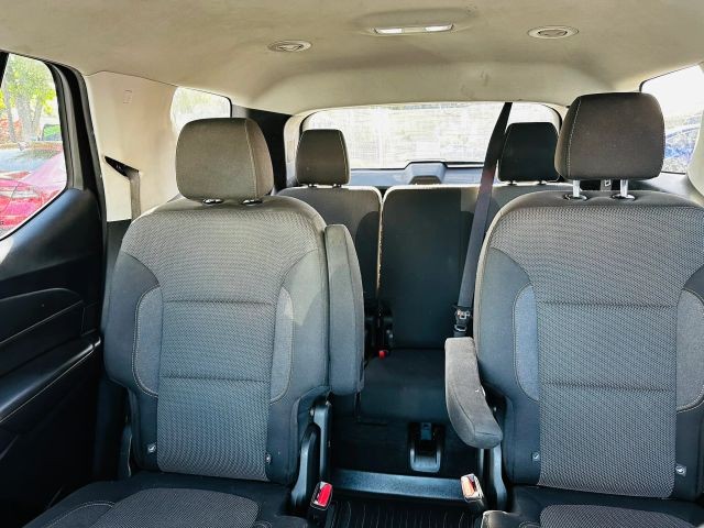 Chevrolet Traverse Vehicle Full-screen Gallery Image 11