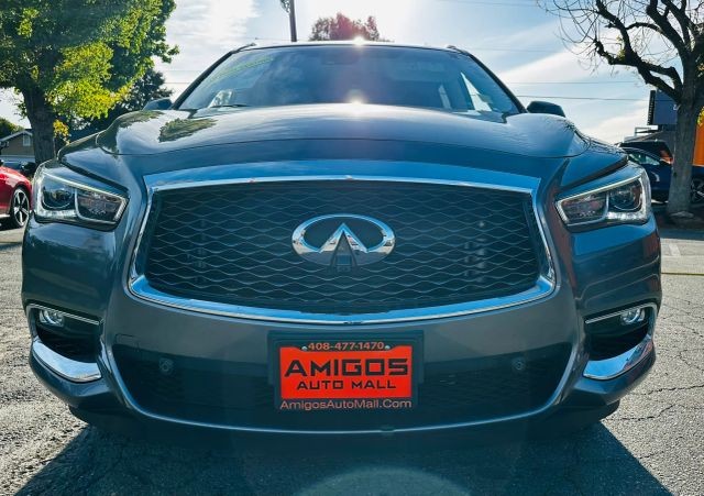 INFINITI QX60 Vehicle Full-screen Gallery Image 02