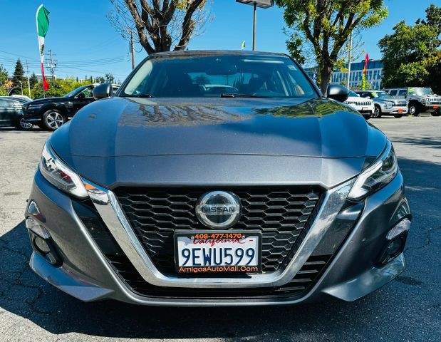 Nissan Altima Vehicle Full-screen Gallery Image 02