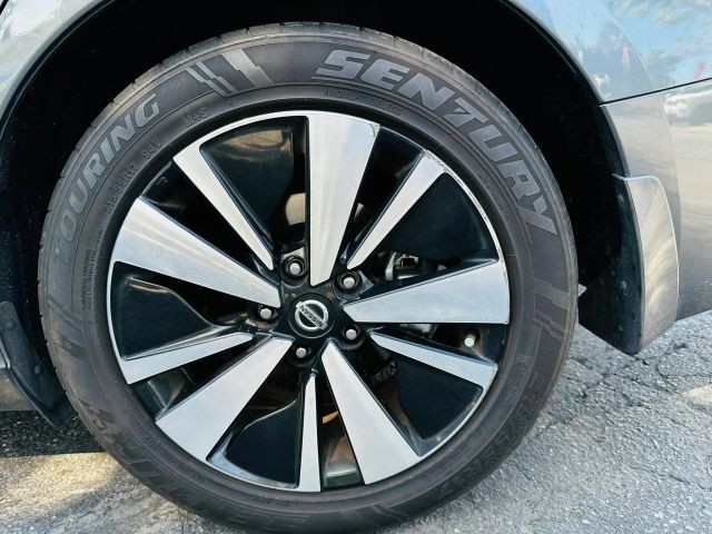 Nissan Altima Vehicle Full-screen Gallery Image 11