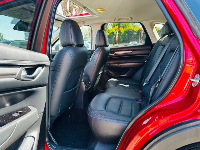 Mazda CX-5 Vehicle Full-screen Gallery Image 10