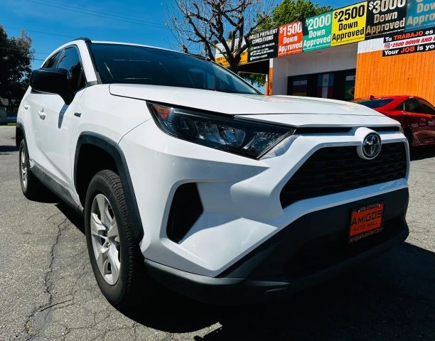 Toyota RAV4 Hybrid Vehicle Full-screen Gallery Image 03