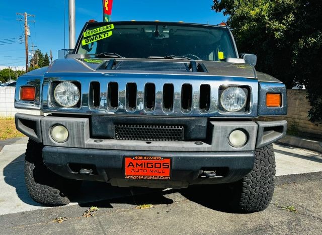 HUMMER H2 Vehicle Full-screen Gallery Image 02