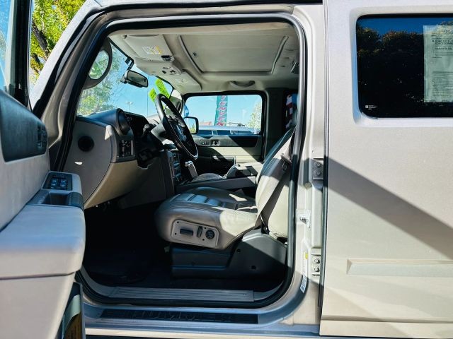HUMMER H2 Vehicle Full-screen Gallery Image 06