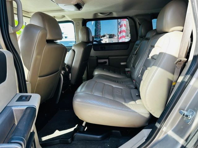 HUMMER H2 Vehicle Full-screen Gallery Image 09