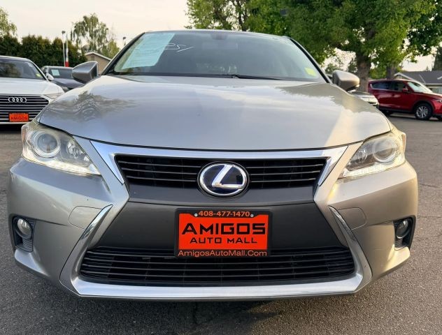 Lexus CT Vehicle Full-screen Gallery Image 02