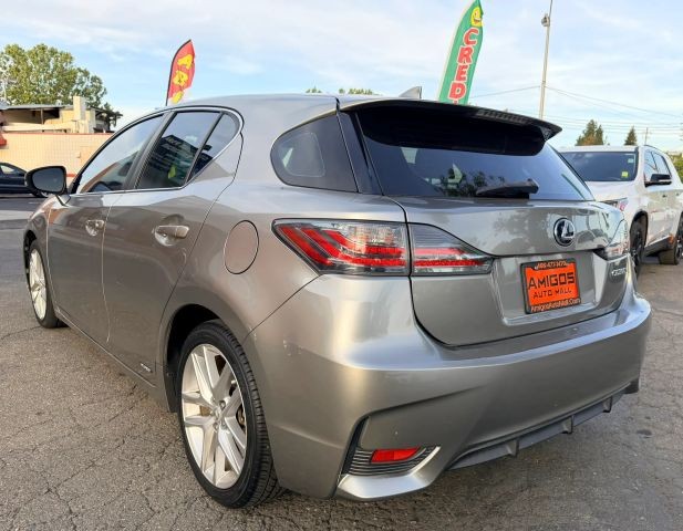 Lexus CT Vehicle Full-screen Gallery Image 04