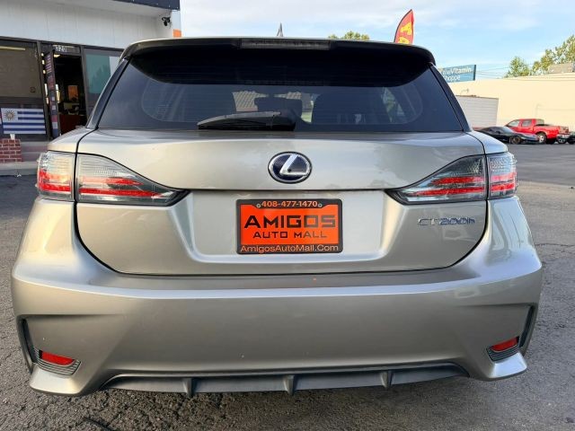 Lexus CT Vehicle Full-screen Gallery Image 05