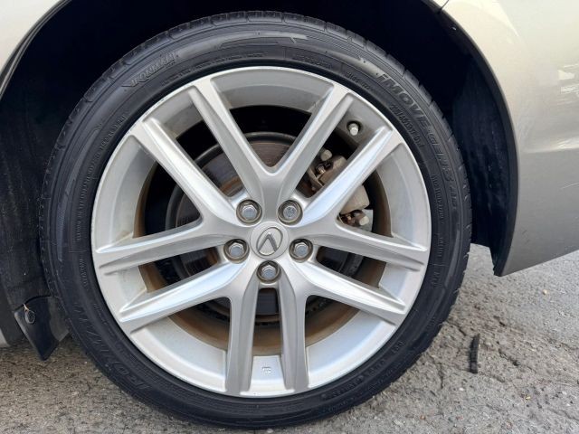 Lexus CT Vehicle Full-screen Gallery Image 11