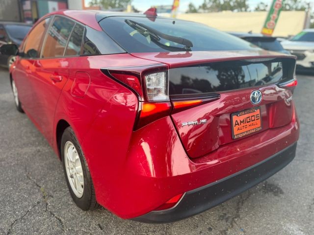 Toyota Prius Vehicle Full-screen Gallery Image 03